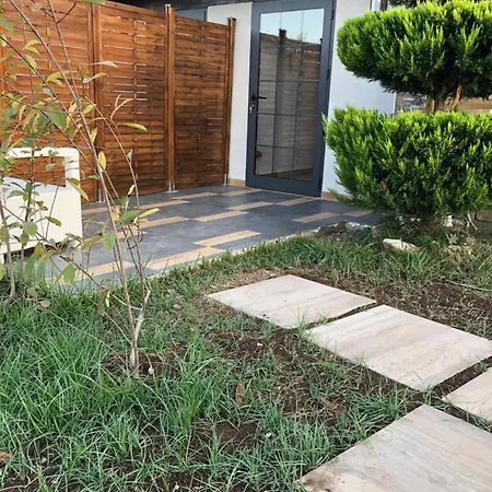 Almayer Scauri Mare Πανσιόν