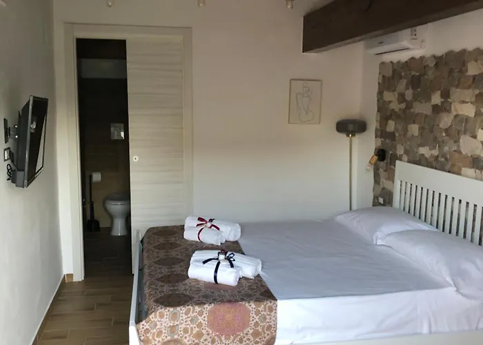 Almayer Scauri Mare 招待所 明图尔诺